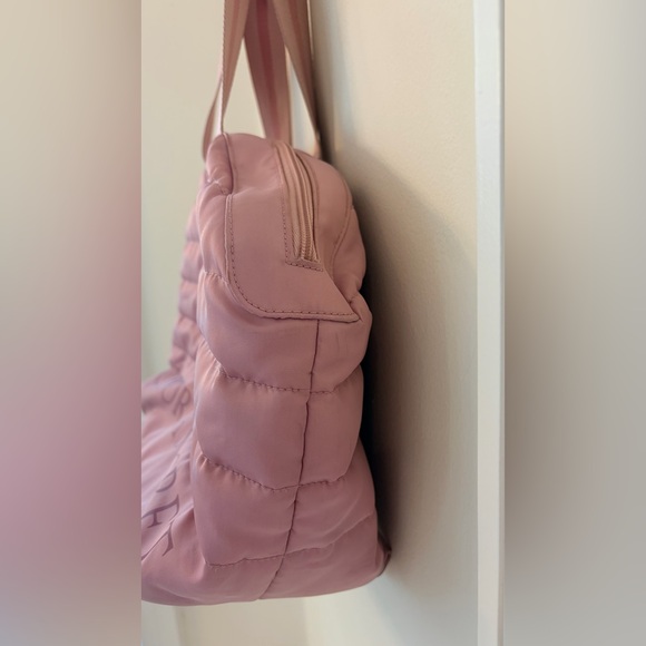 Victoria’s Secret Pink Quilted Tote Travel Weekender Gym Logo Duffel Bag - Picture 4 of 17